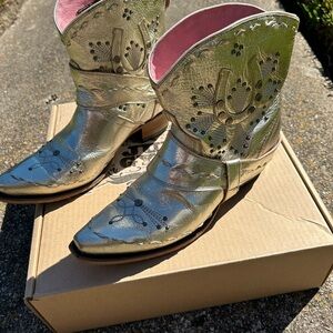 Junk Gypsy LANE champagne metallic leather boots. Size 10. Lady Fortuna